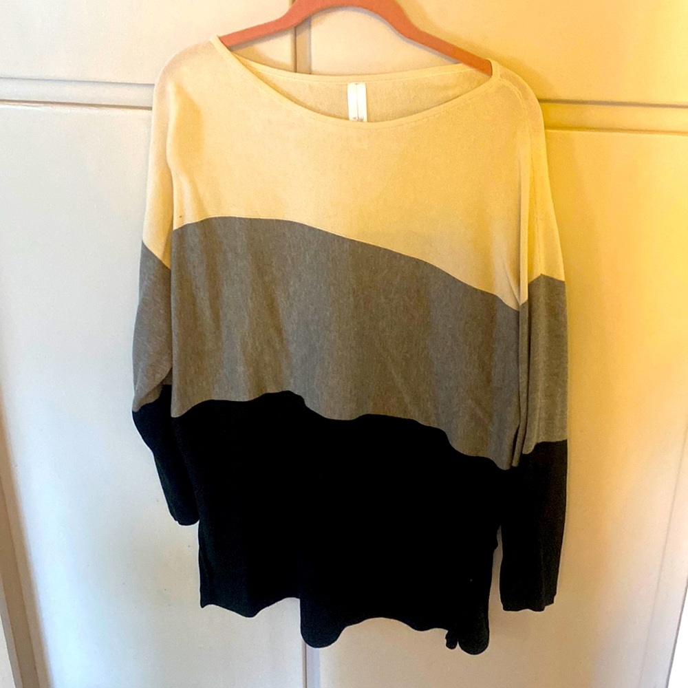 MarlaWynne size m light weight sweater nwot
